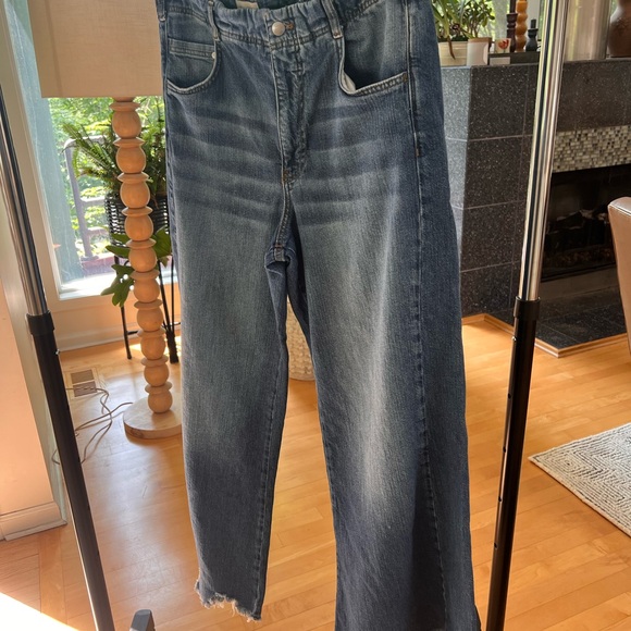 Pilcro Adi Regenerative Mid-Rise Frayed Relaxed Flare Jeans - Picture 6 of 13
